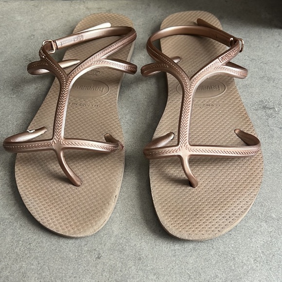 Gold Havaianas size 9/10 - Picture 3 of 5